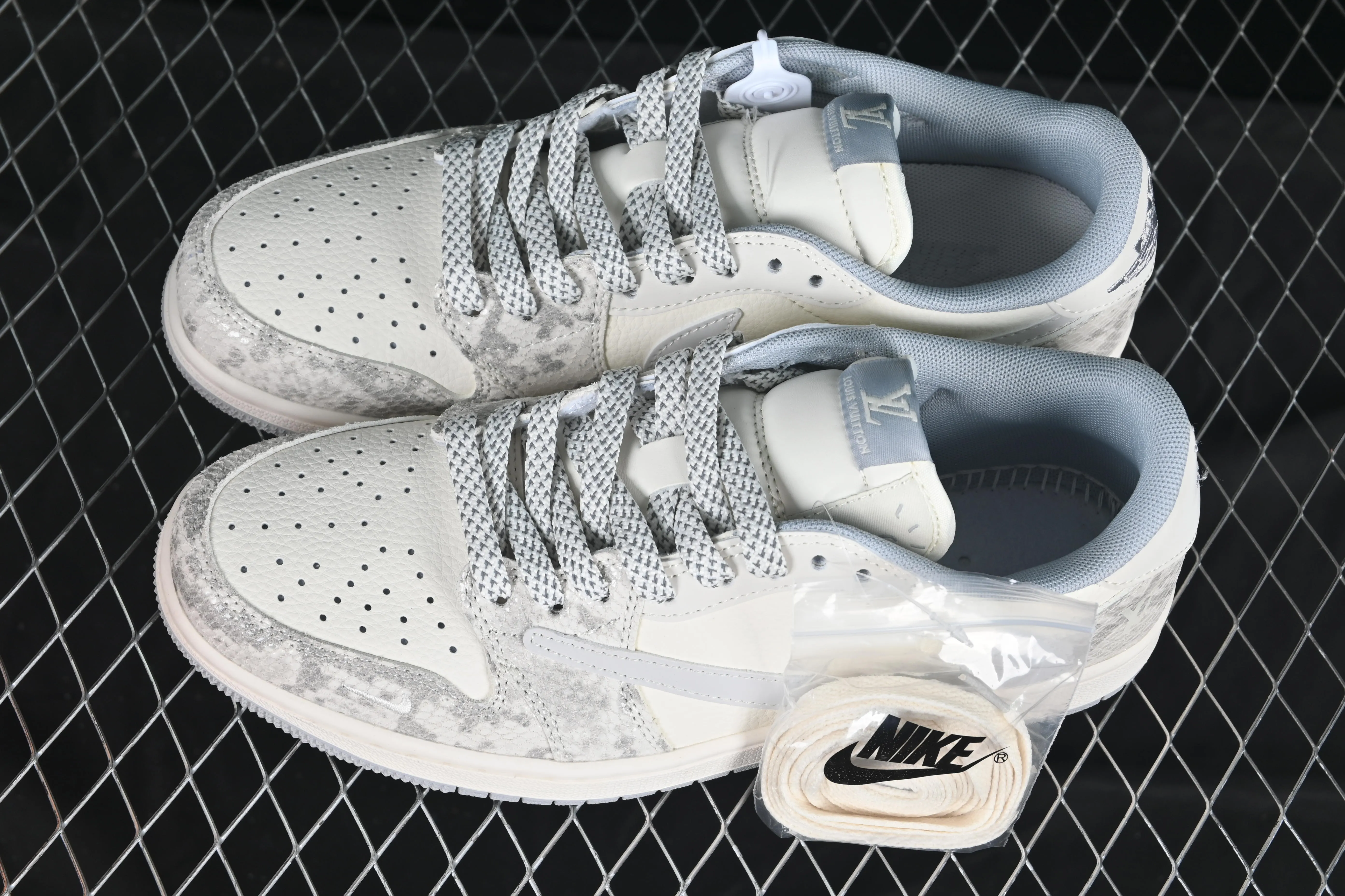 All categories Air Jordan Jordan series basketball shoes Air Jordan 1 Low High-end customized low-top sneakers Travis Scott x Fragment Design x Air Jordan 1 Low OG SP AJ1 Joe 1 LV joint gray snake pattern low-top cultural casual sneakers XS7089-620